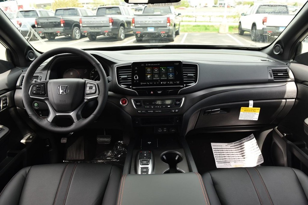 Honda Ridgeline Vehicle Full-screen Gallery Image 8