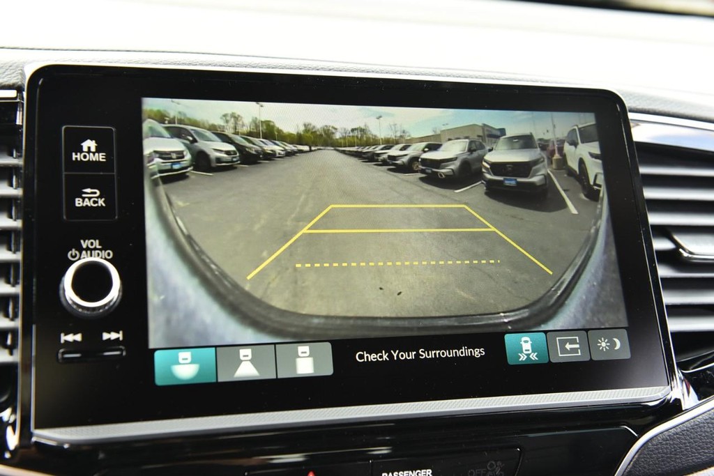 Honda Ridgeline Vehicle Full-screen Gallery Image 15