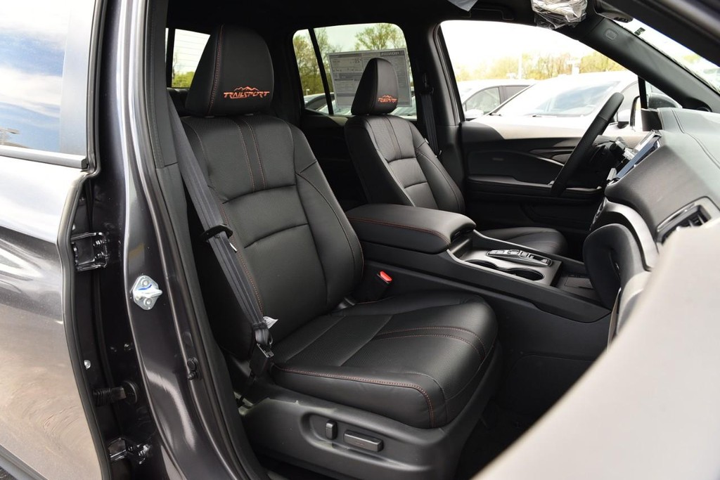Honda Ridgeline Vehicle Full-screen Gallery Image 26