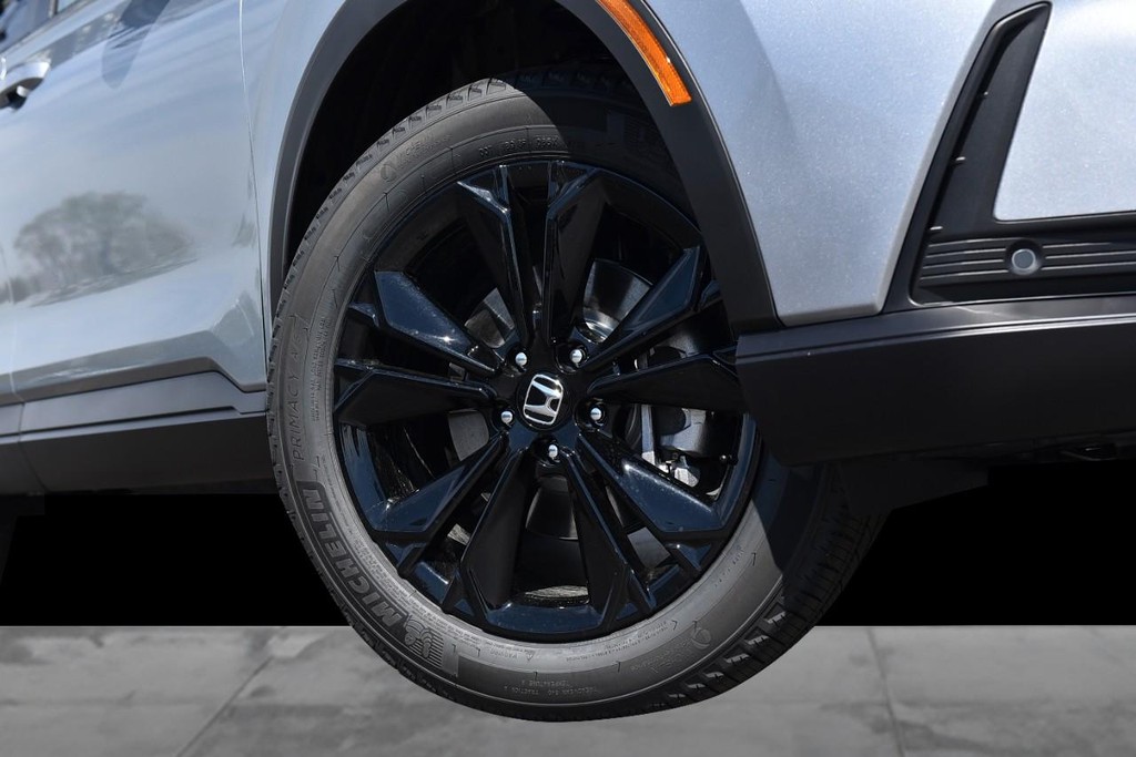 Honda CR-V Hybrid Vehicle Full-screen Gallery Image 3