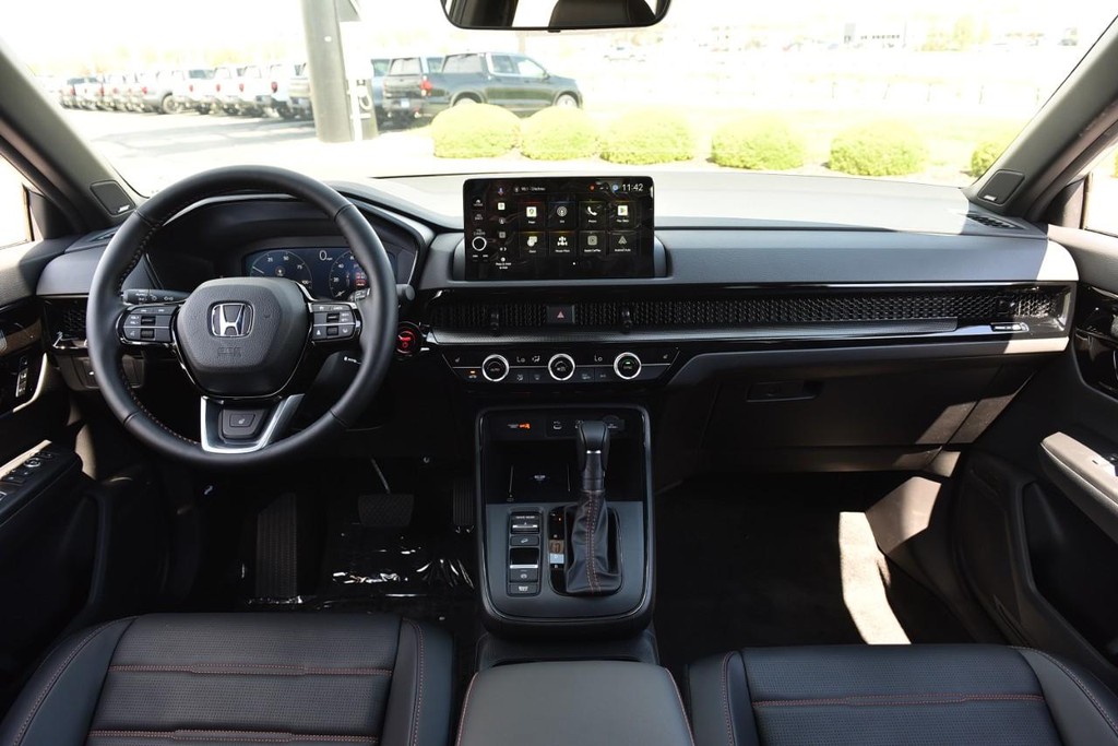 Honda CR-V Hybrid Vehicle Full-screen Gallery Image 7