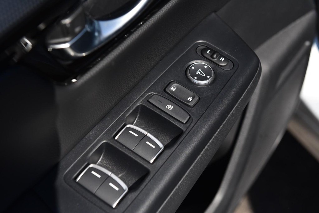 Honda CR-V Hybrid Vehicle Full-screen Gallery Image 8