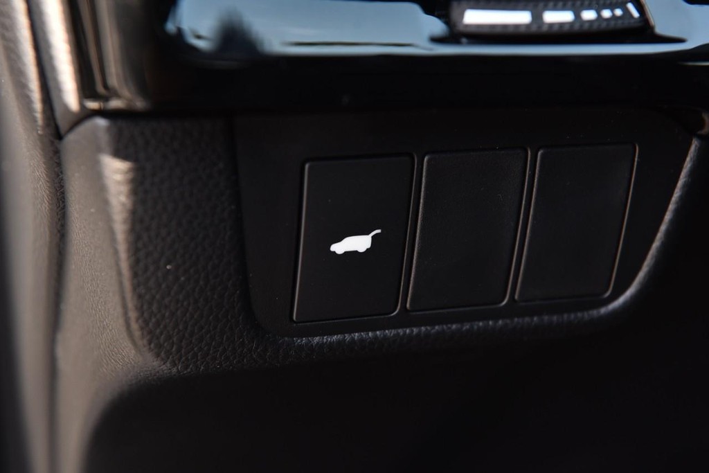 Honda CR-V Hybrid Vehicle Full-screen Gallery Image 11