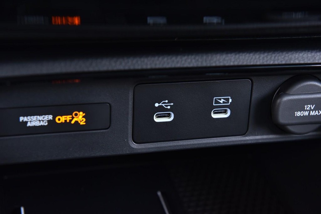 Honda CR-V Hybrid Vehicle Full-screen Gallery Image 17