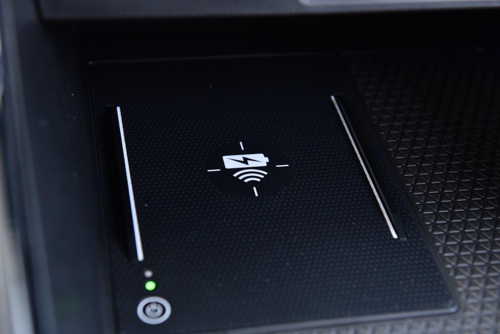 Honda CR-V Hybrid Vehicle Full-screen Gallery Image 18