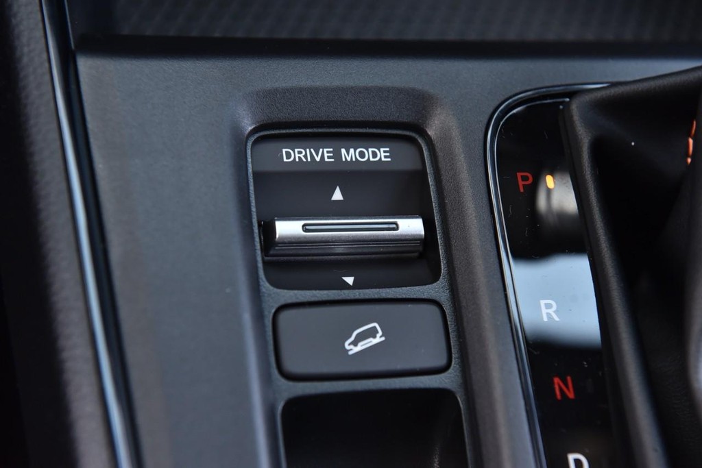 Honda CR-V Hybrid Vehicle Full-screen Gallery Image 19