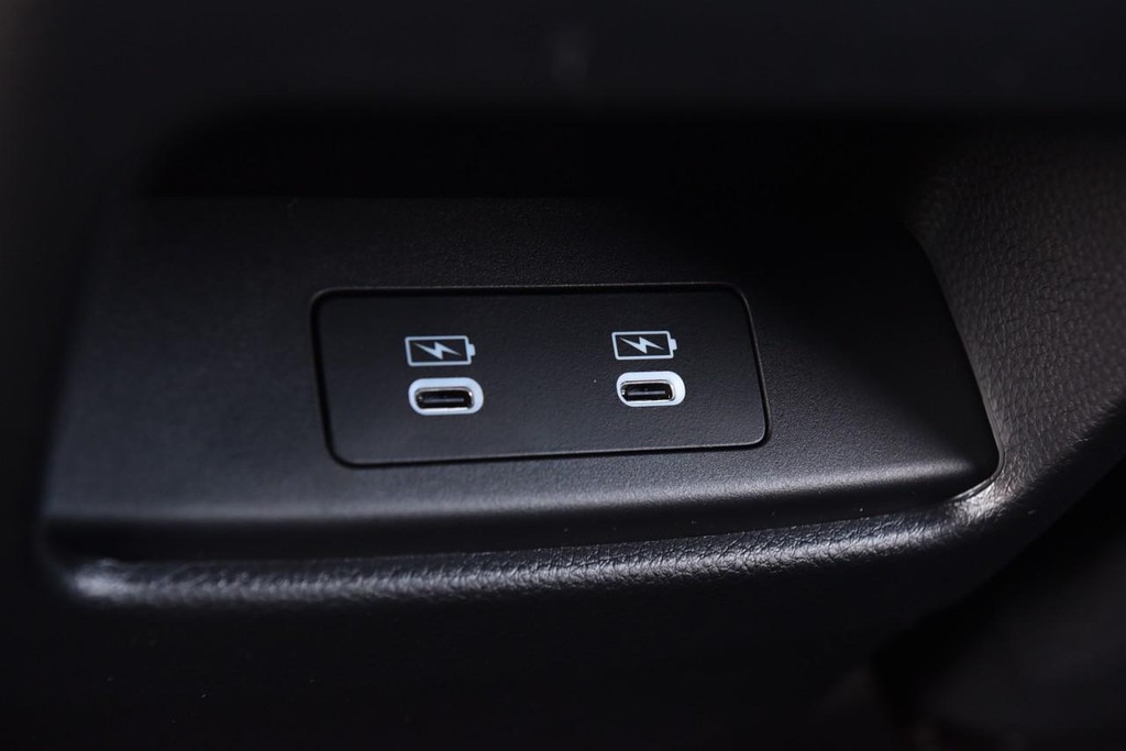 Honda CR-V Hybrid Vehicle Full-screen Gallery Image 27
