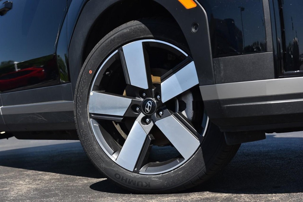 Hyundai Santa Fe Hybrid Vehicle Image 03