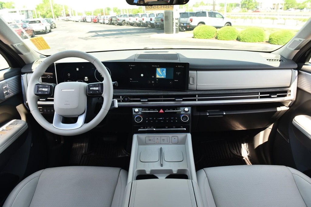 Hyundai Santa Fe Hybrid Vehicle Image 07