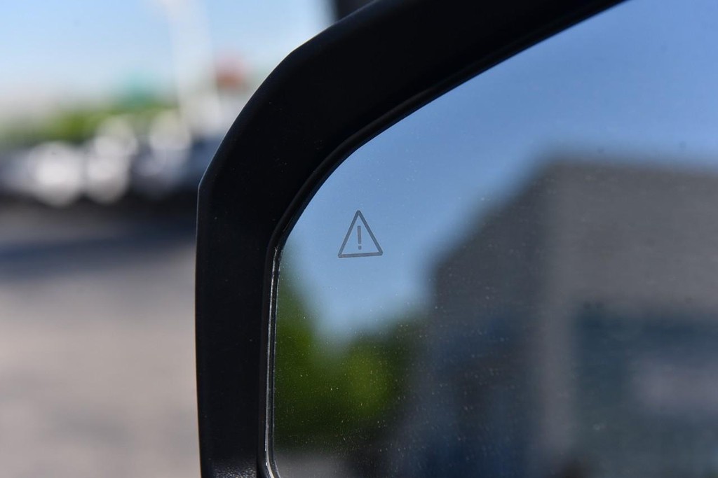 Hyundai Santa Fe Hybrid Vehicle Image 10