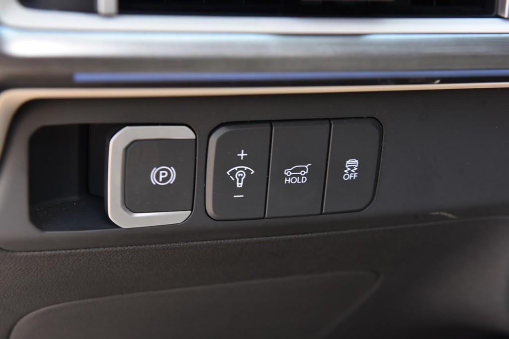Hyundai Santa Fe Hybrid Vehicle Image 11