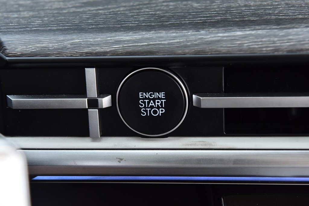 Hyundai Santa Fe Hybrid Vehicle Image 17