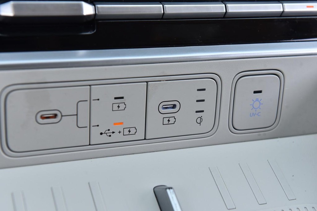 Hyundai Santa Fe Hybrid Vehicle Image 18