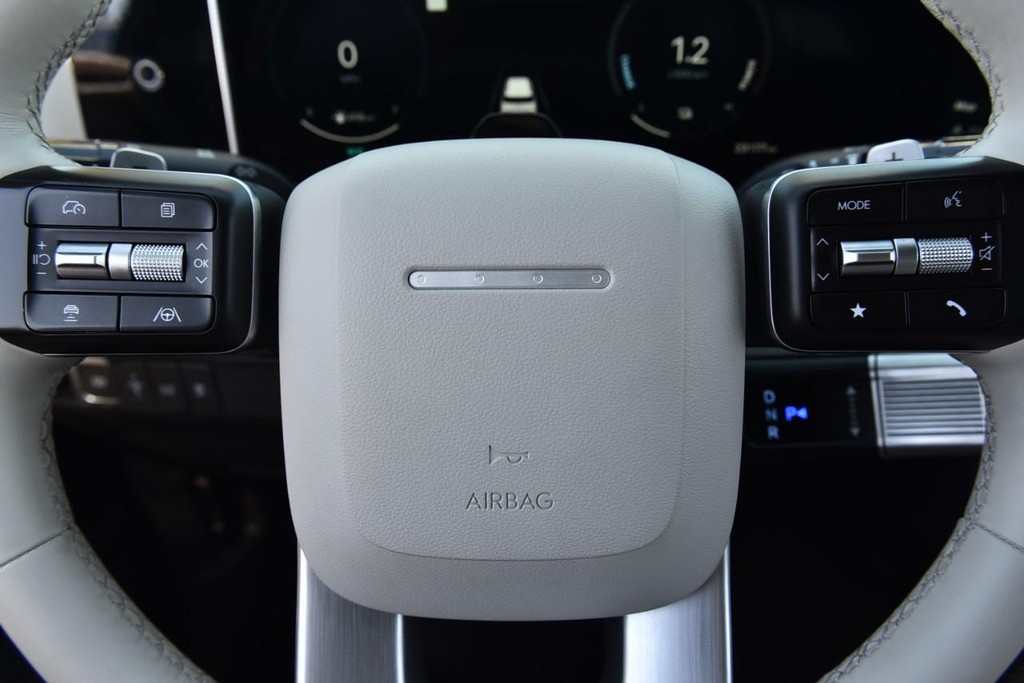 Hyundai Santa Fe Hybrid Vehicle Image 20