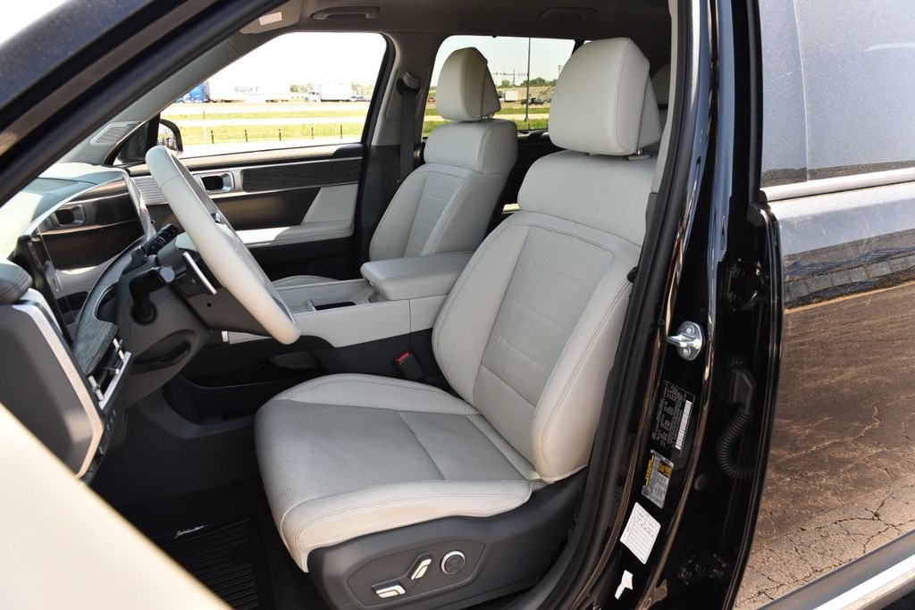 Hyundai Santa Fe Hybrid Vehicle Image 21