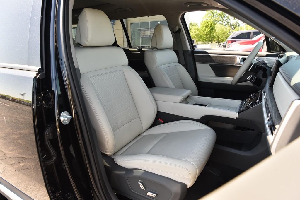 Hyundai Santa Fe Hybrid Vehicle Image 22