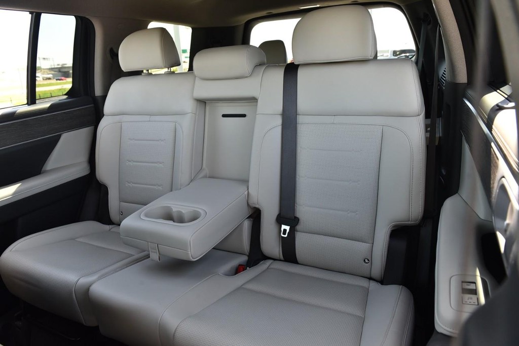 Hyundai Santa Fe Hybrid Vehicle Image 24