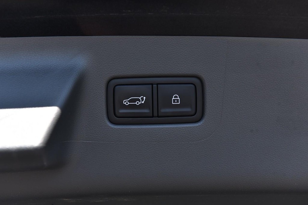 Hyundai Santa Fe Hybrid Vehicle Image 29