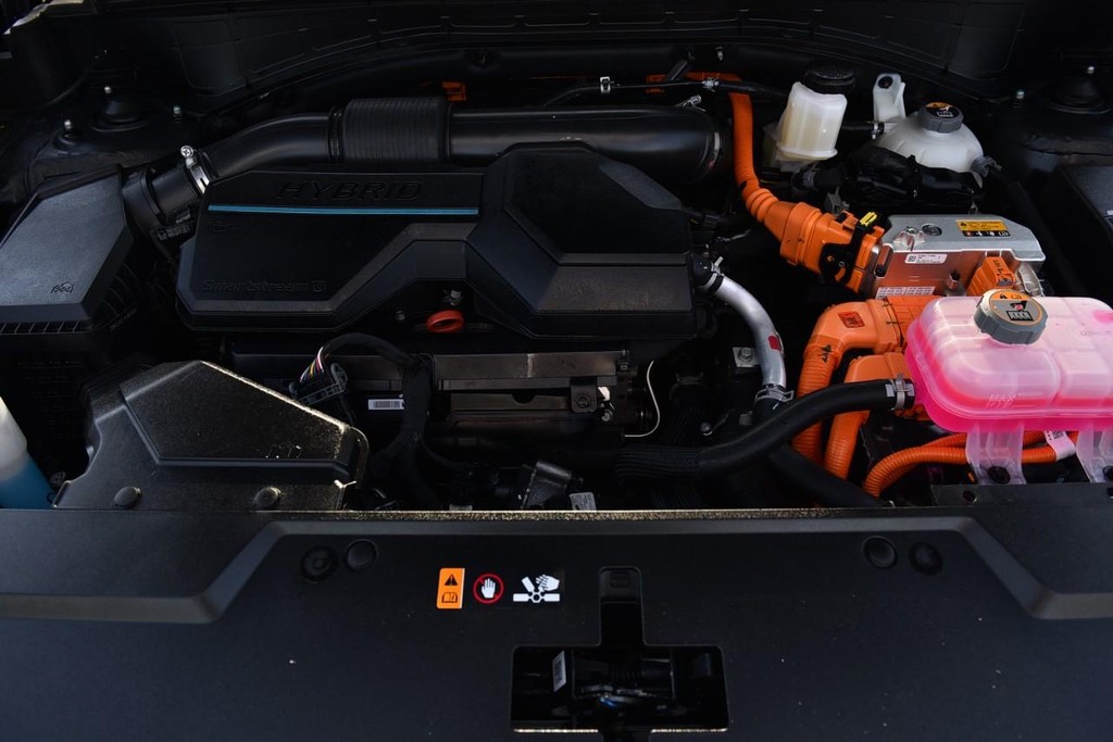 Hyundai Santa Fe Hybrid Vehicle Image 30