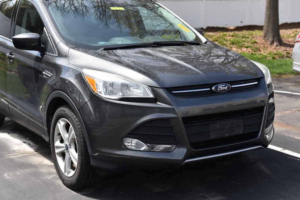 Ford Escape Vehicle Image 02