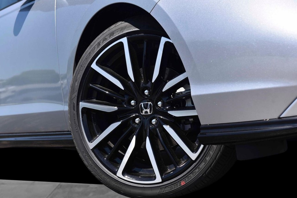 Honda Accord Hybrid Vehicle Image 03