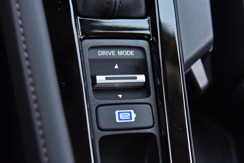 Honda Accord Hybrid Vehicle Image 17