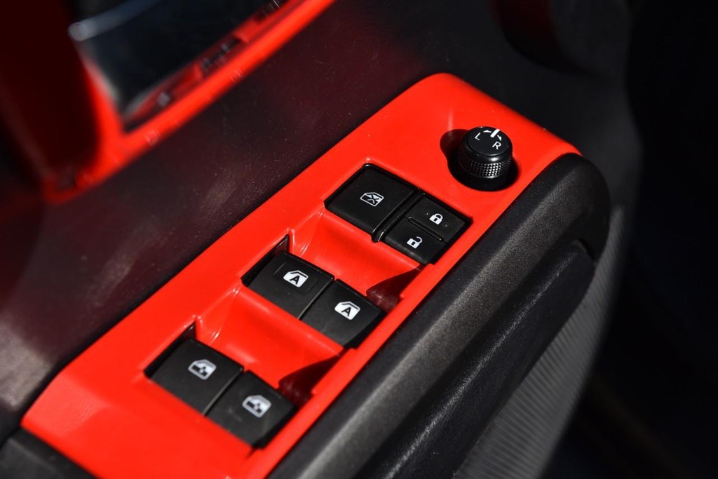 Toyota Tacoma 4WD Vehicle Full-screen Gallery Image 9