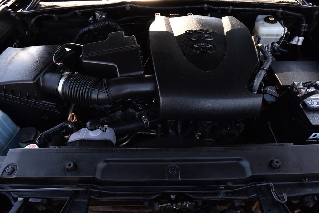 Toyota Tacoma 4WD Vehicle Full-screen Gallery Image 22