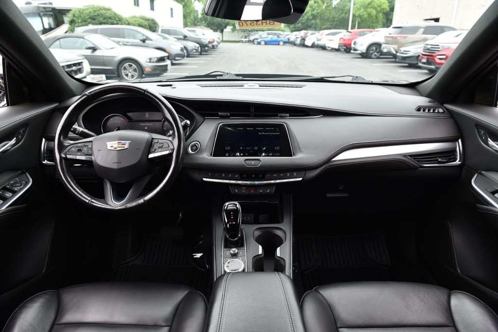 Cadillac XT4 Vehicle Full-screen Gallery Image 7