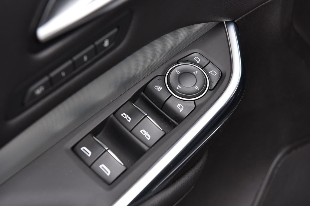 Cadillac XT4 Vehicle Full-screen Gallery Image 8
