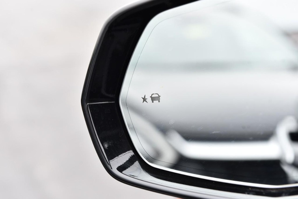 Cadillac XT4 Vehicle Full-screen Gallery Image 10