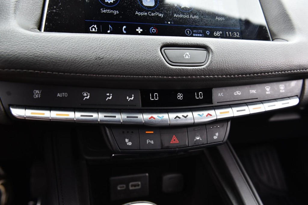 Cadillac XT4 Vehicle Full-screen Gallery Image 14