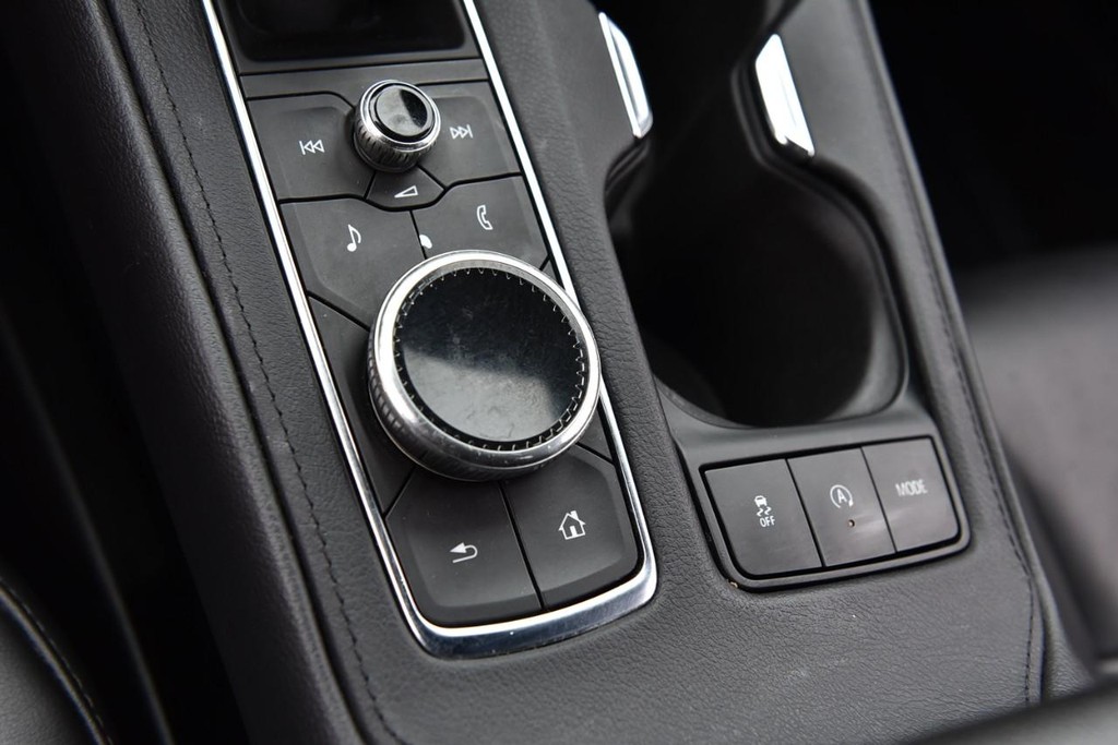 Cadillac XT4 Vehicle Full-screen Gallery Image 16