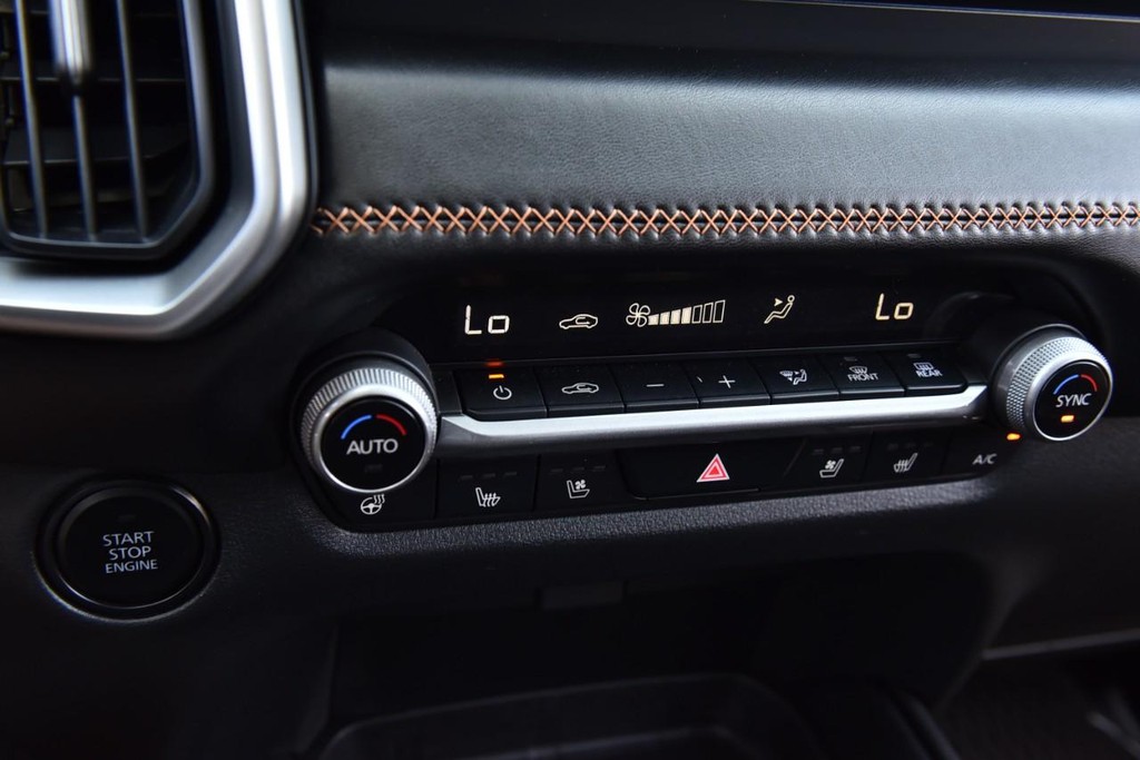 Mazda CX-50 Vehicle Image 15