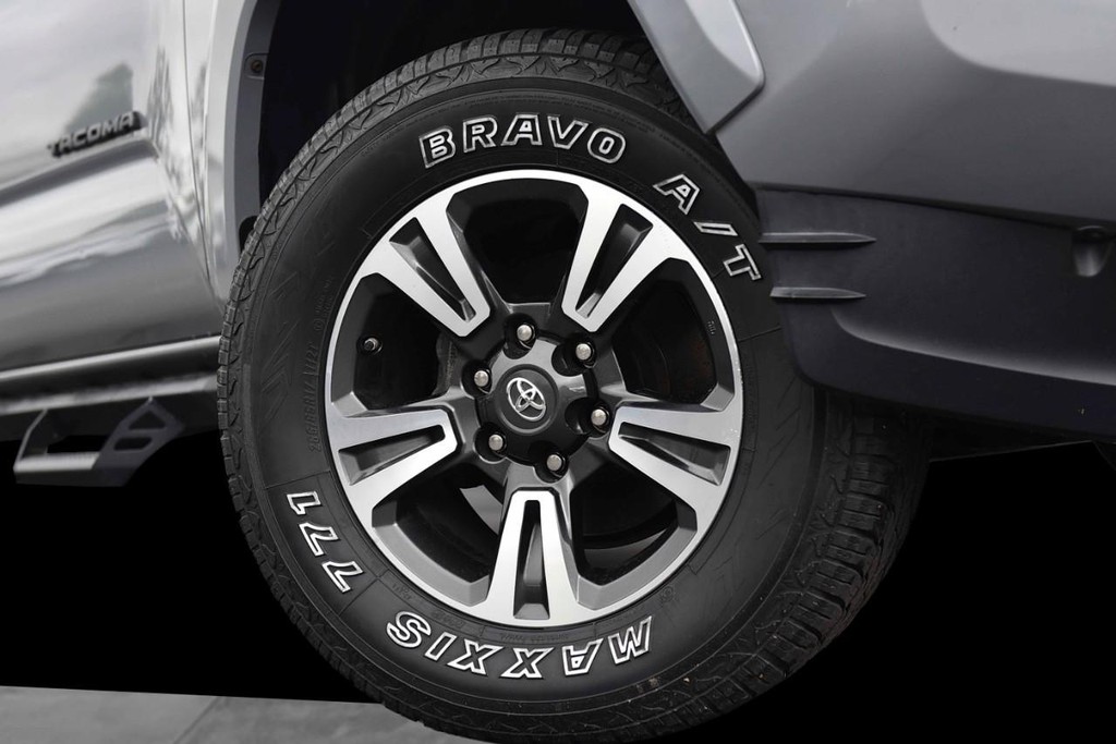 Toyota Tacoma 4WD Vehicle Image 03
