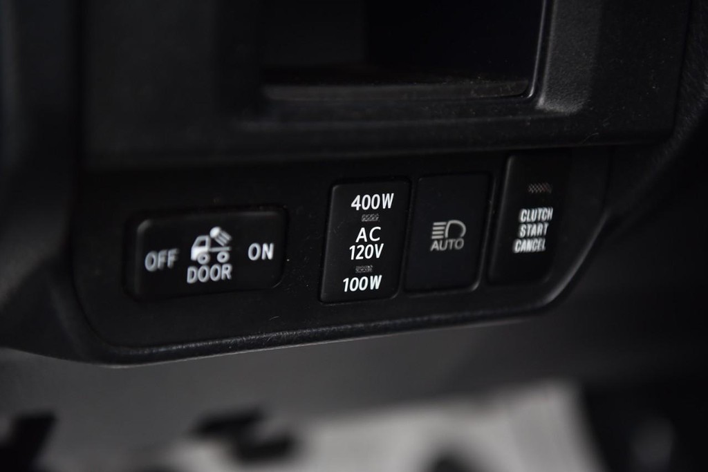 Toyota Tacoma 4WD Vehicle Image 11
