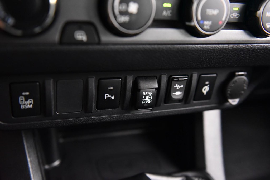 Toyota Tacoma 4WD Vehicle Image 16