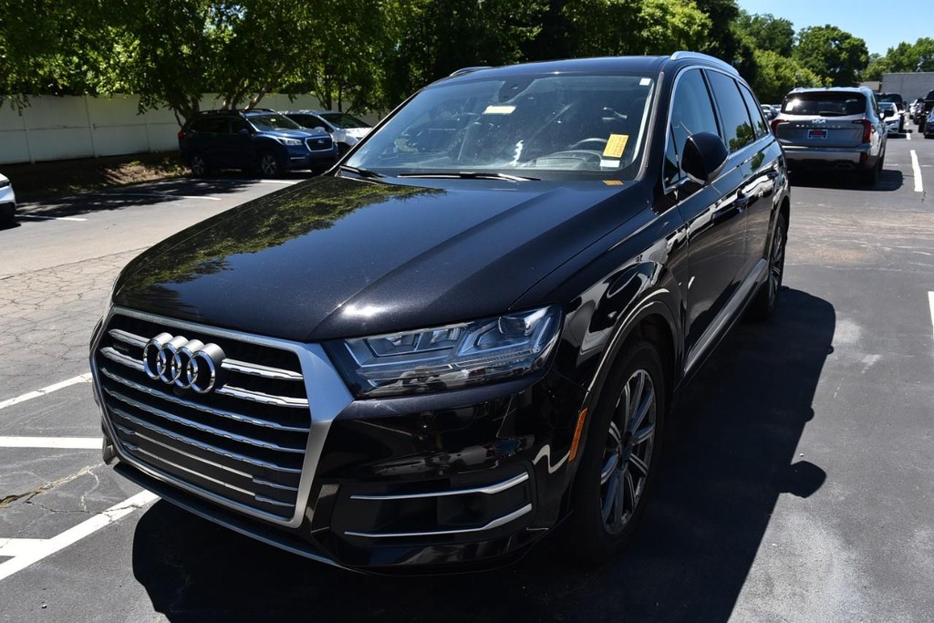 Audi Q7 Vehicle Full-screen Gallery Image 04