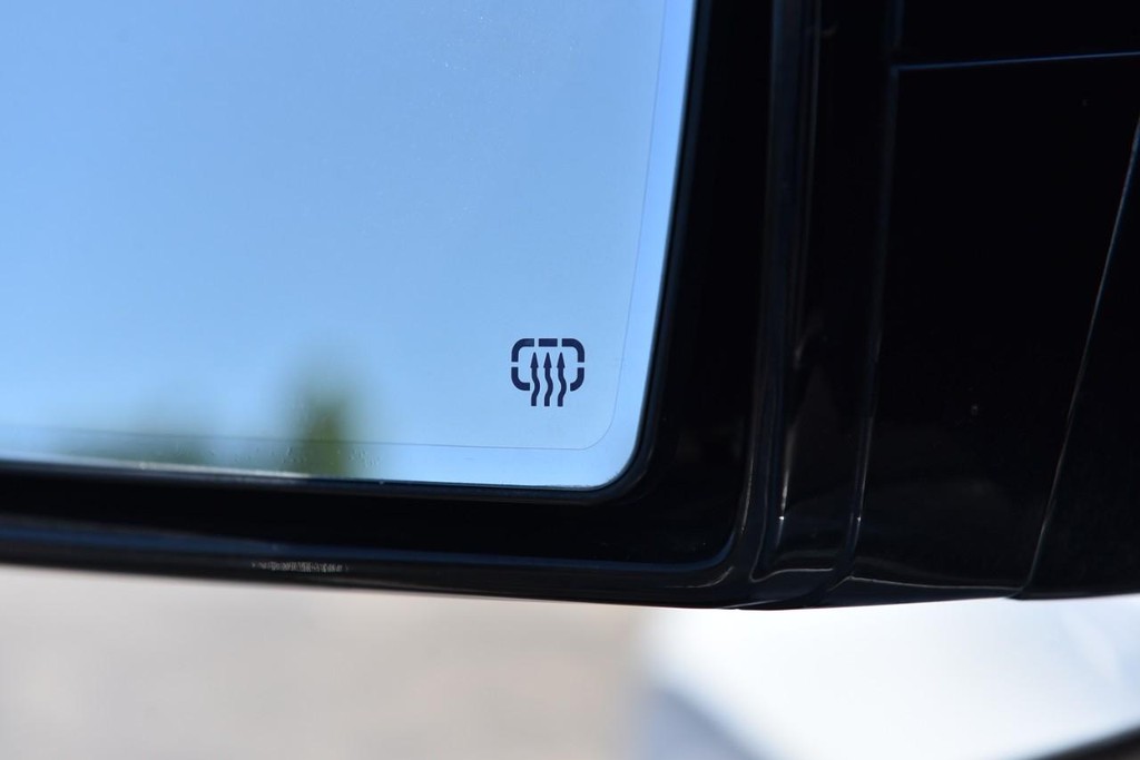 Jeep Grand Wagoneer Vehicle Image 11