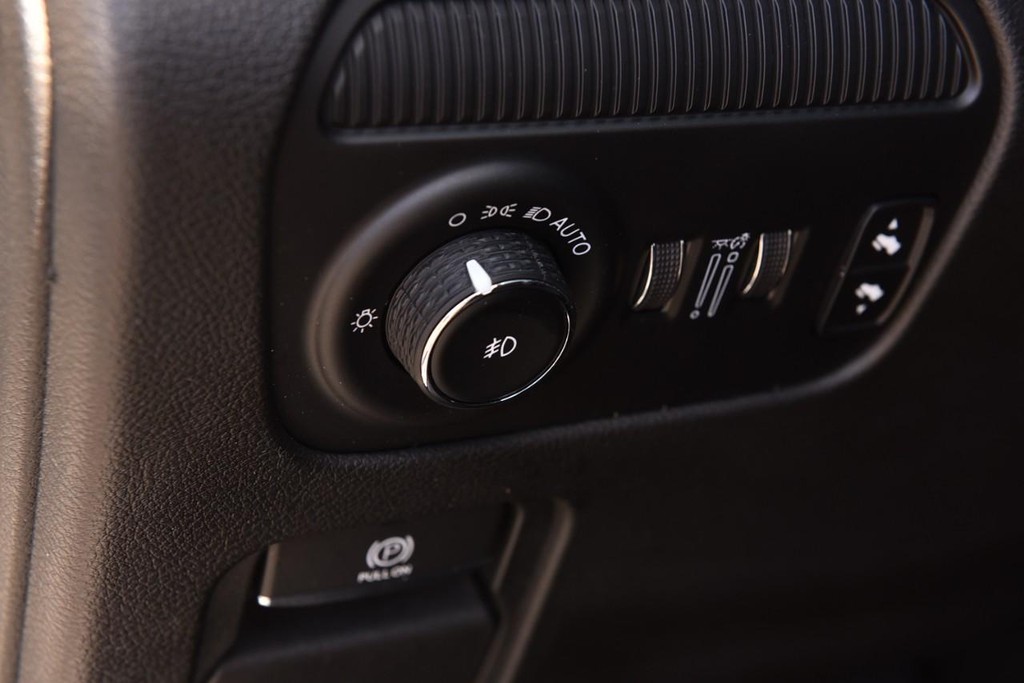 Jeep Grand Wagoneer Vehicle Image 13