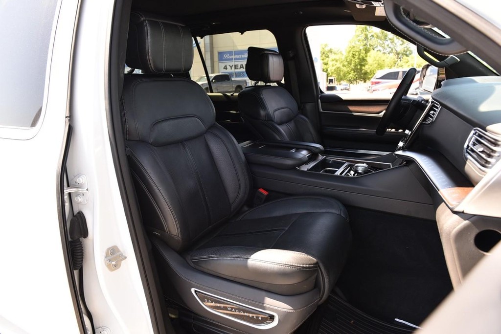 Jeep Grand Wagoneer Vehicle Image 25