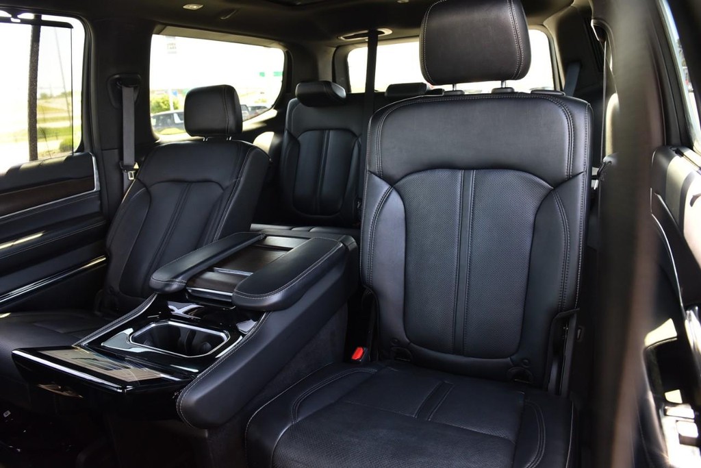 Jeep Grand Wagoneer Vehicle Image 27