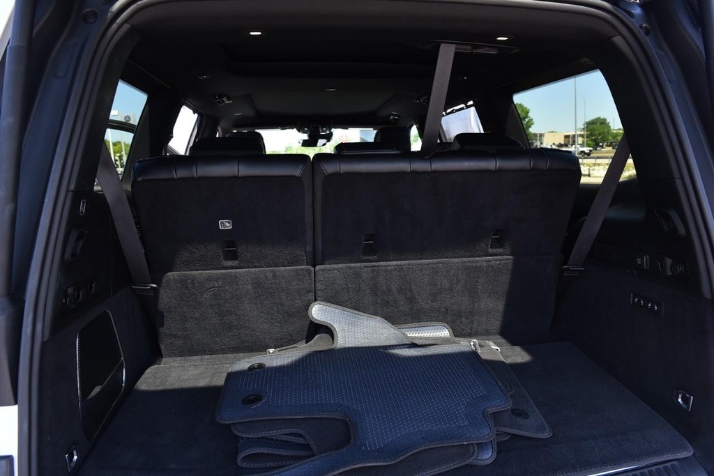 Jeep Grand Wagoneer Vehicle Image 31