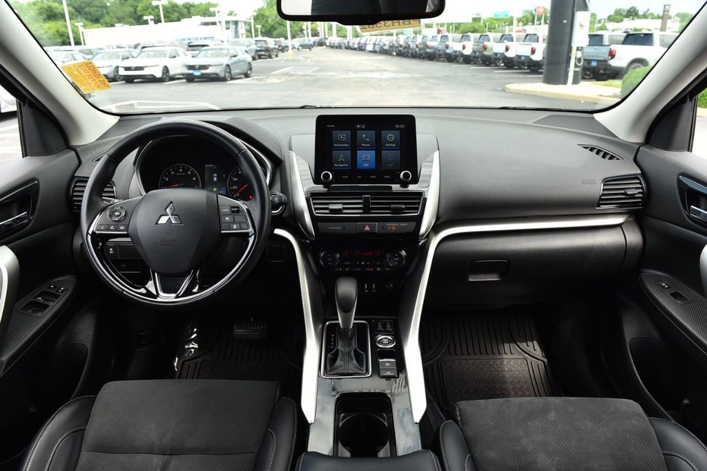 Mitsubishi Eclipse Cross Vehicle Full-screen Gallery Image 7