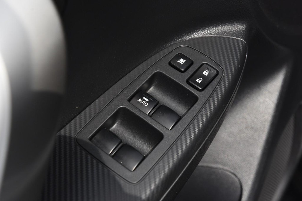 Mitsubishi Eclipse Cross Vehicle Full-screen Gallery Image 8