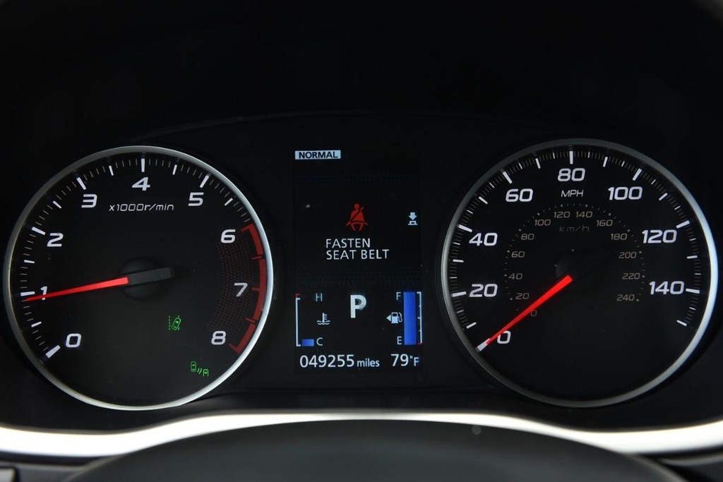 Mitsubishi Eclipse Cross Vehicle Full-screen Gallery Image 11