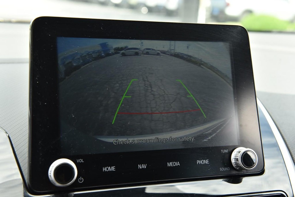 Mitsubishi Eclipse Cross Vehicle Full-screen Gallery Image 12