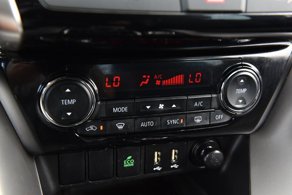 Mitsubishi Eclipse Cross Vehicle Full-screen Gallery Image 14