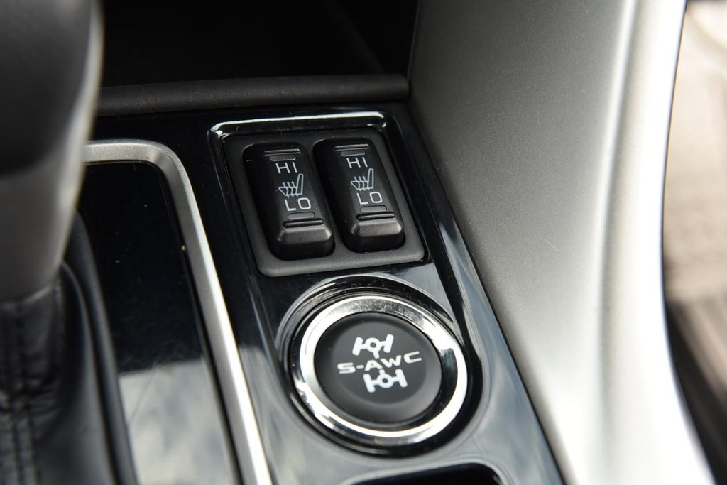 Mitsubishi Eclipse Cross Vehicle Full-screen Gallery Image 15