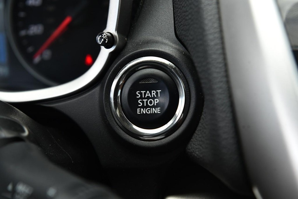 Mitsubishi Eclipse Cross Vehicle Full-screen Gallery Image 16